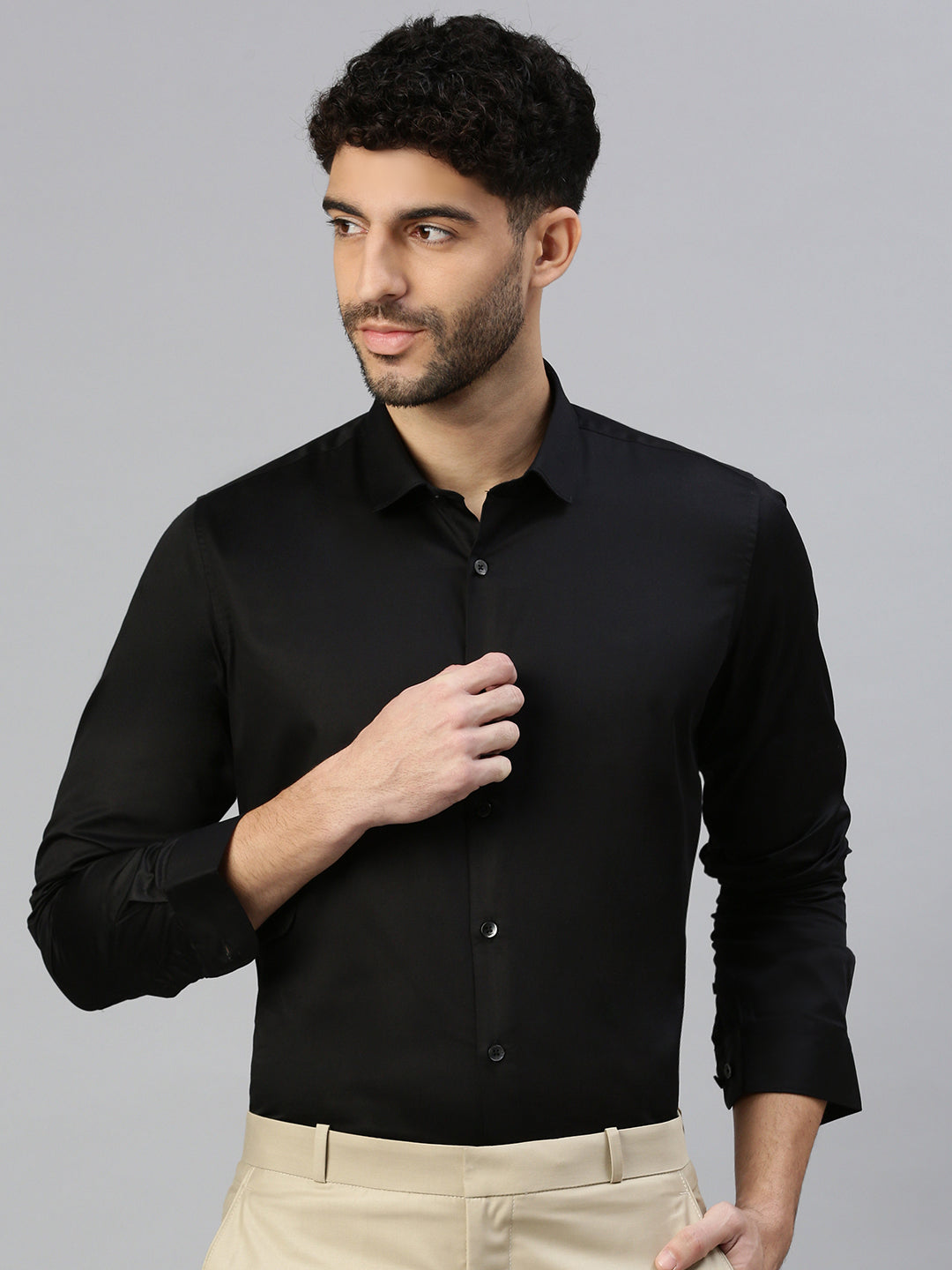 Giza Satin Essential Shirt in Core Black