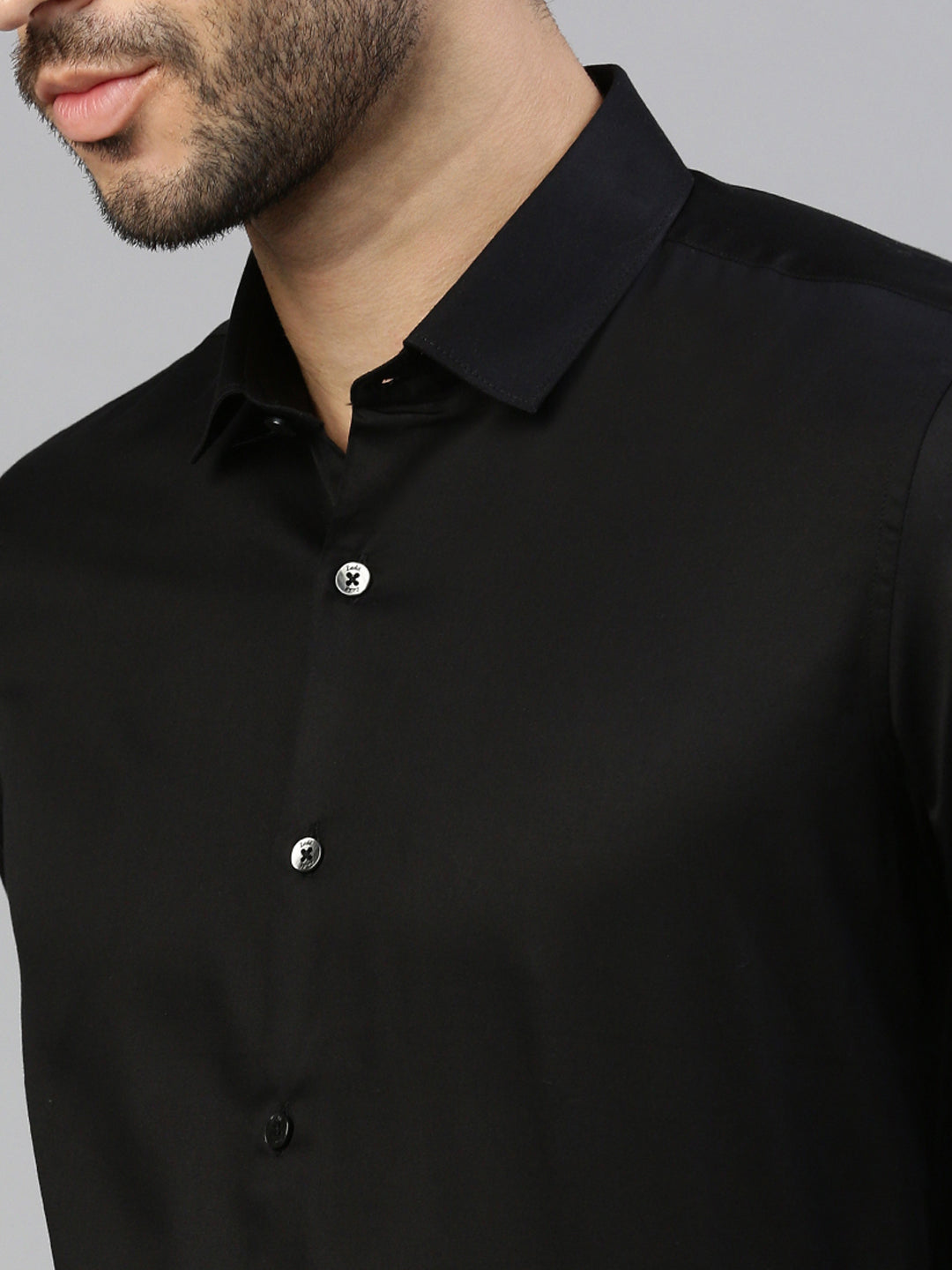 Giza Satin Essential Shirt in Core Black