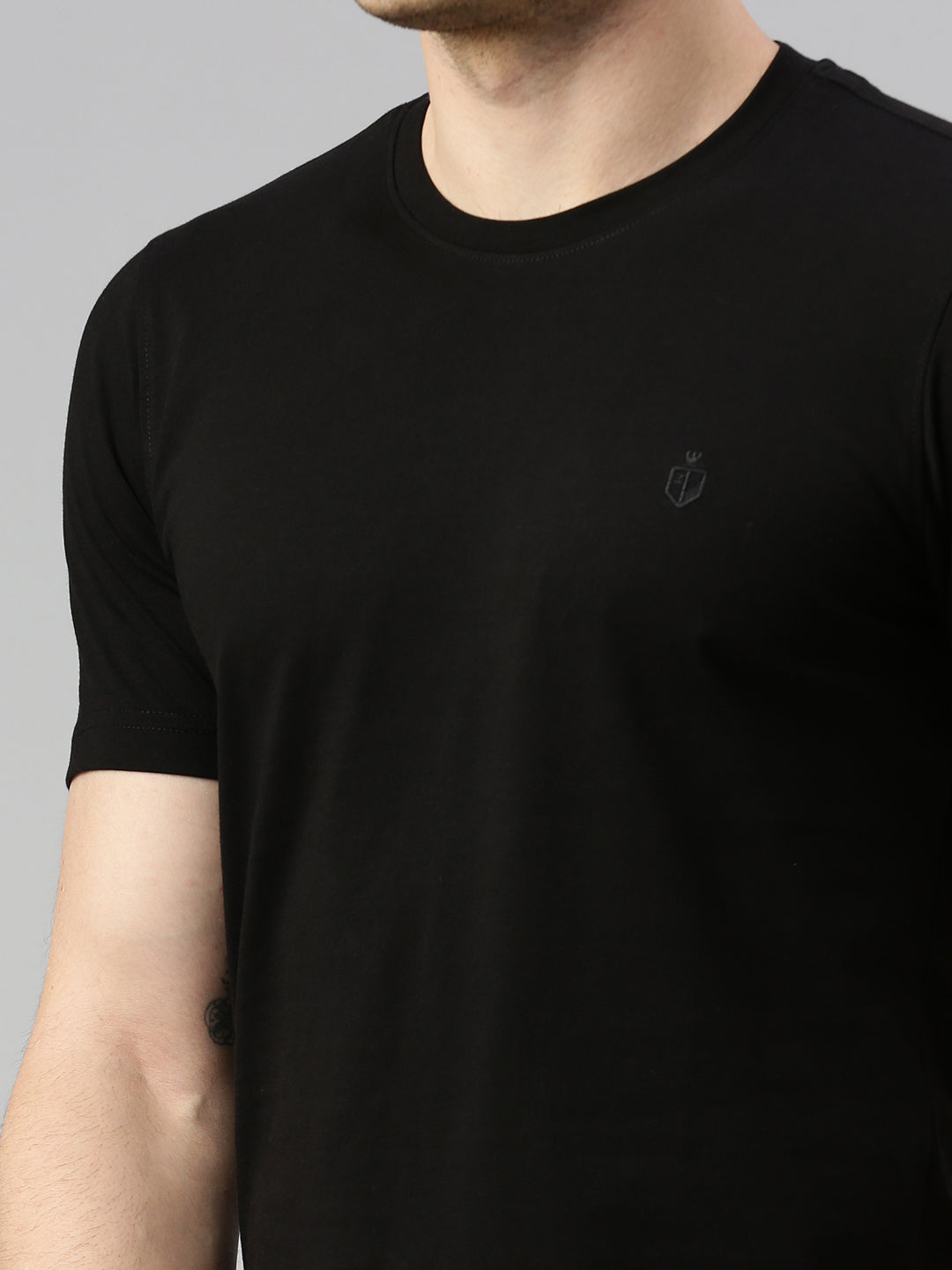 black solid Tshirt